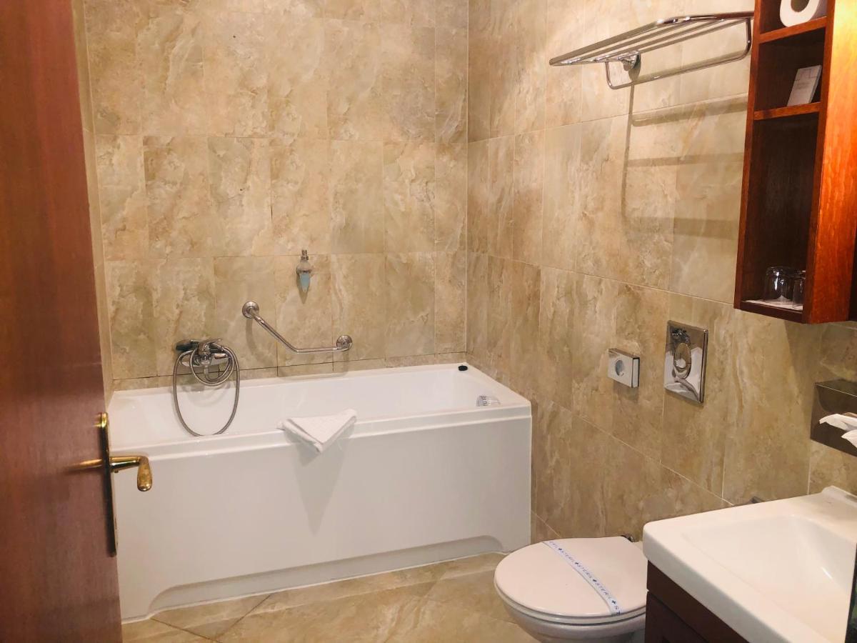 Koedmoen Hotel 4*