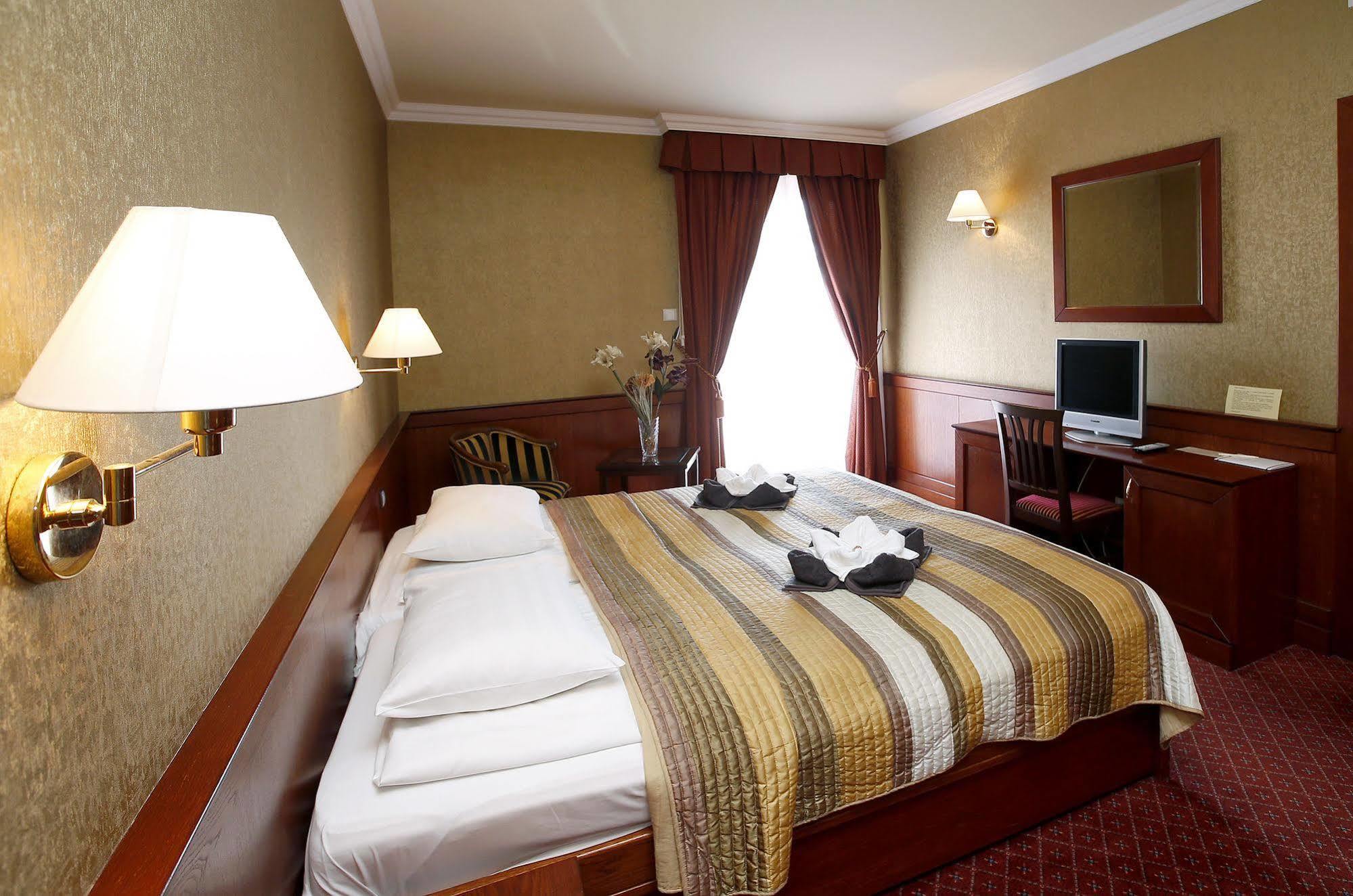 Hotel Koedmoen Eger